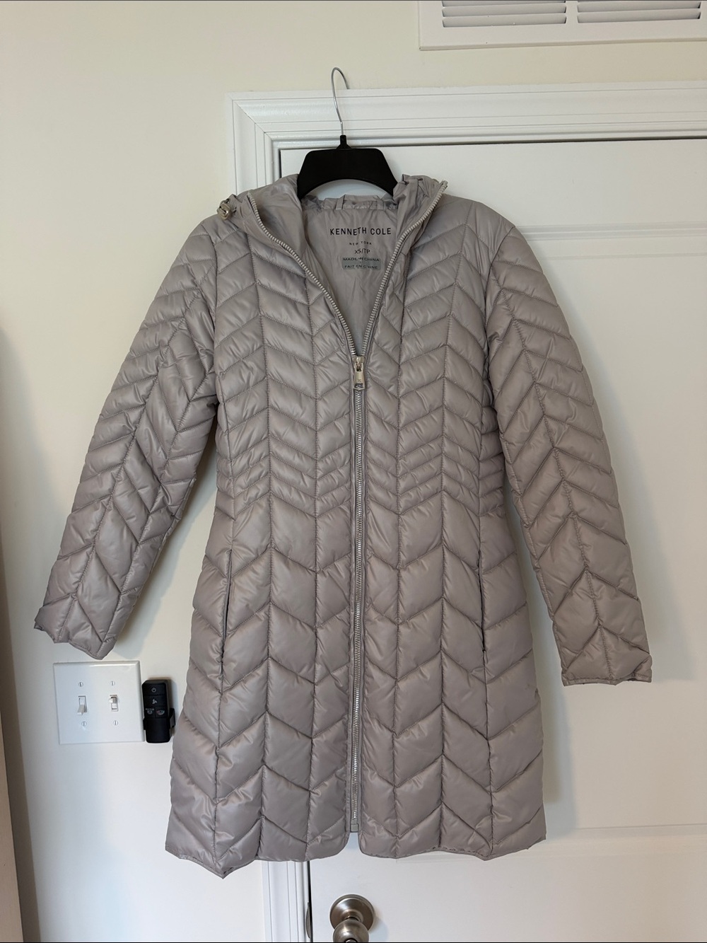 NWOT Kenneth Cole Women's Light Gray Quilted Hooded Coat